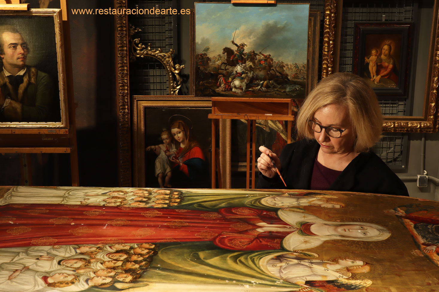Restauración de pintura sobre tabla en Madrid España. Restauradora de arte