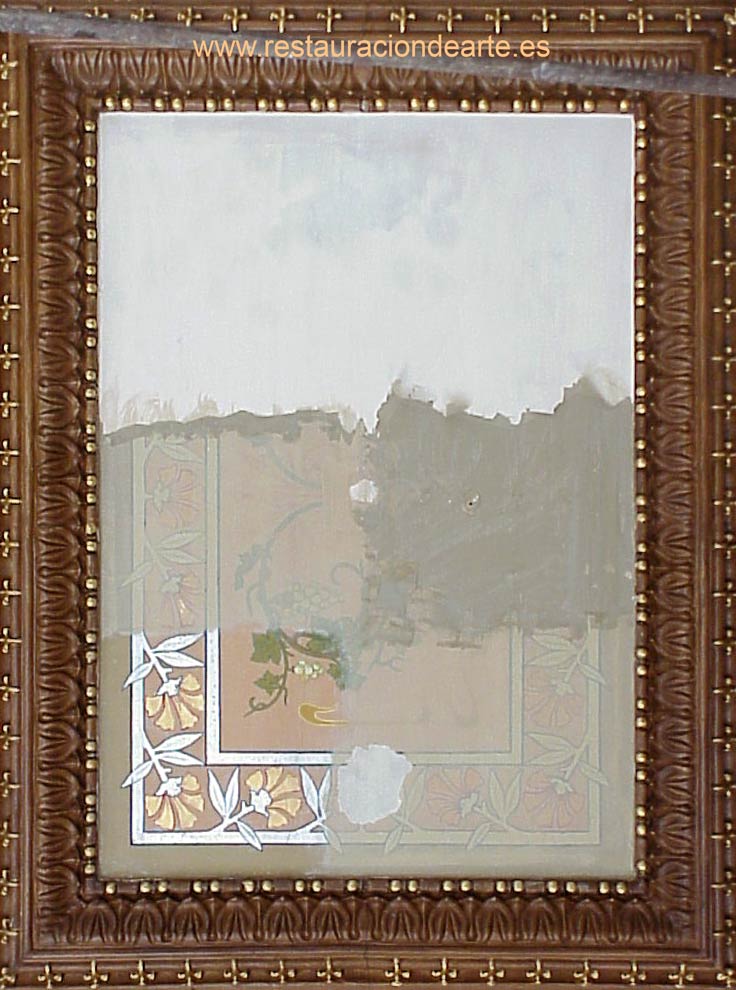 restauración de pintura mural, eliminación de repinte en varias fases