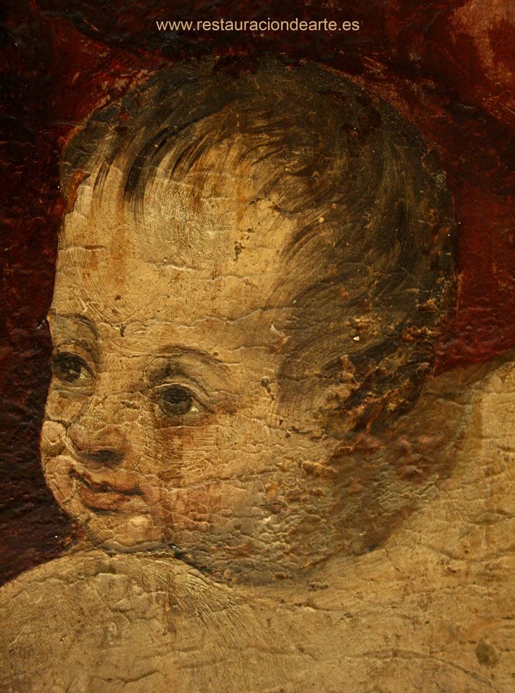 Fotografía de detalle antes de la restauración con deterioros de la policromía