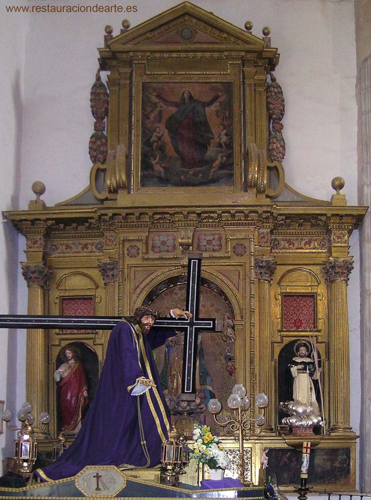 Foto completa del retablo donde se puede ver el lienzo sobre tabla antes de la restauración