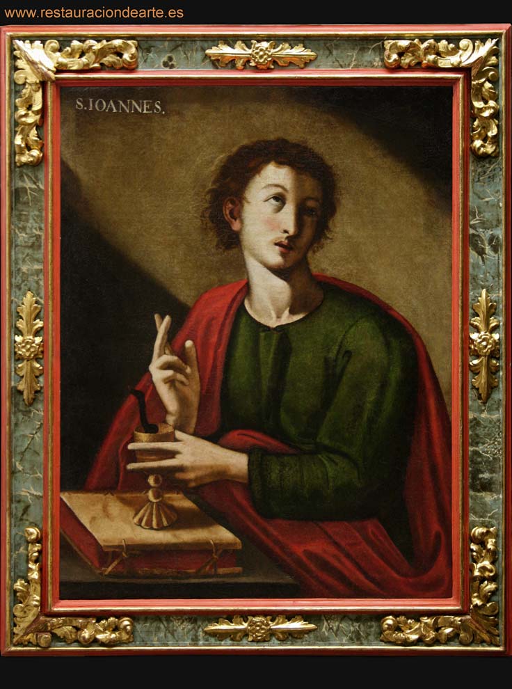 foto final del cuadro y marco restaurado de San Juan Evangelista en el estudio de pintura en Madrid